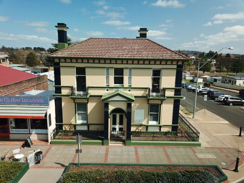 The Bank Guesthouse Glen Innes - Dentist Find 0