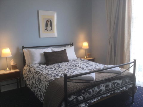 The Bank Guesthouse Glen Innes - Dentist Find 1
