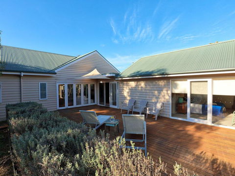 The Beach House - Quintessential Holiday House With Open Fireplace! - Dentists Australia 2