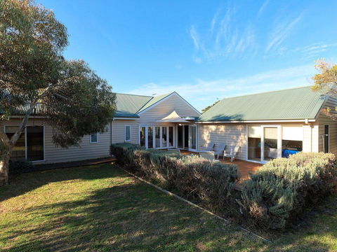 The Beach House - Quintessential Holiday House With Open Fireplace! - Dentists Australia 3