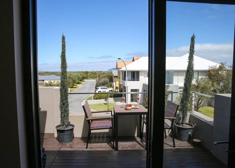 The Beach House At Bayside - Dentist Find 1