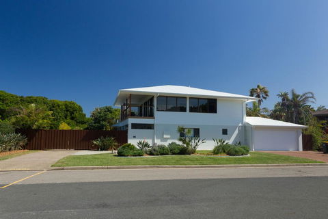 The Beach House At One Mile - 6 Burrawong - Dentists Australia 1