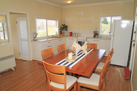 The Beach House In Berrara - Dentists Australia 1