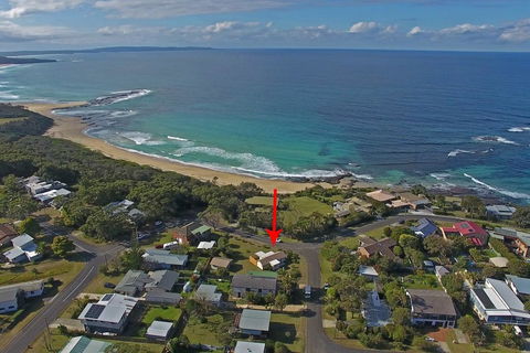 The Beach House In Berrara - Dentists Australia 0