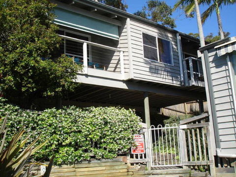 The Beach Hut Avoca Beach NSW - Dentist Find 0