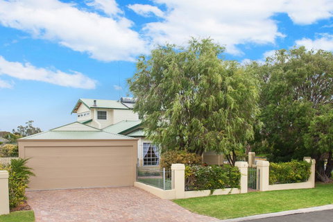 The Beach Retreat - Dentist Find 1