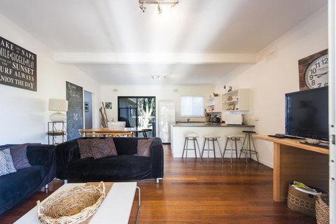 The Beach Shack On Spenser - Dentists Australia 2