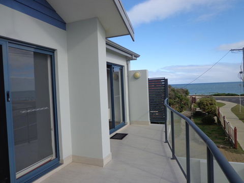 The Beach Villa Bunbury - Dentists Australia 2