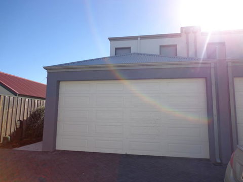 The Beach Villa Bunbury - Dentists Australia 1