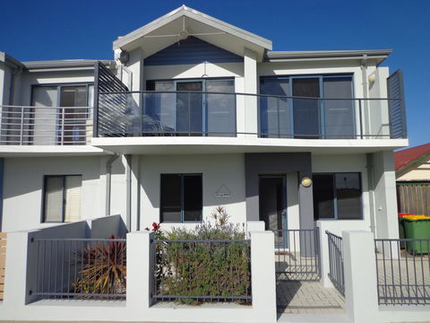 The Beach Villa Bunbury - Dentists Australia 0