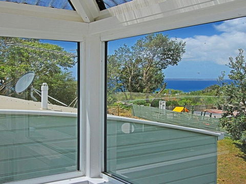 The Boathouse - Comfortable Beachfront Home - Dentist Search 2