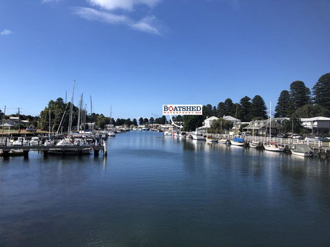The Boatshed Waterfront B&b - Dentist Search 2