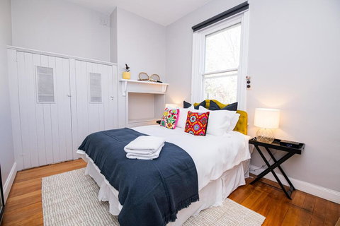 The Byng House Grand And Central, Entertain 12 - Dentist Find 2