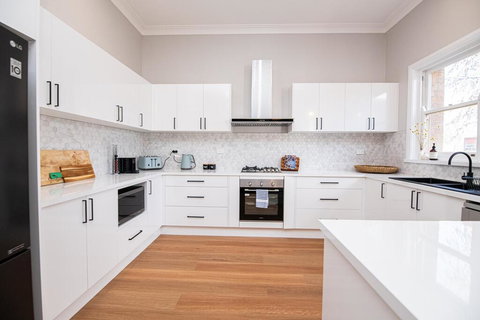 The Byng House Grand And Central, Entertain 12 - Dentist Find 1