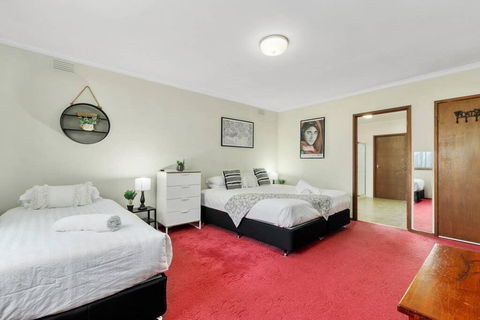 The Calzburg Guest Home - Dentist Find 1