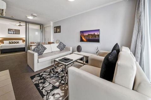 The Capitol Apartments - Dentist Find 3