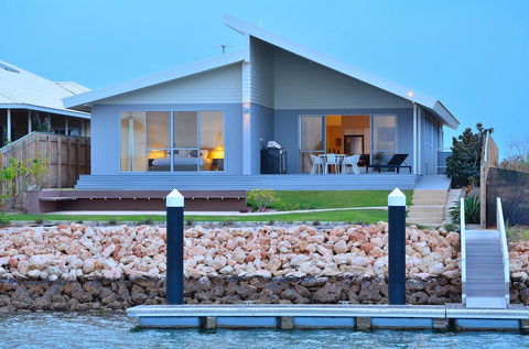 The Carnarvon Luxury Canal Home - Dentist Find 0