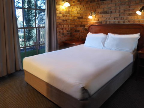 The Carrington Inn - Bungendore - Dentist Search 3