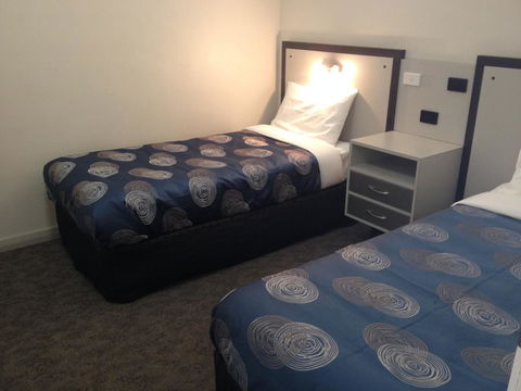 The Central Hotel Motel Lakes Entrance - Dentist Find 2