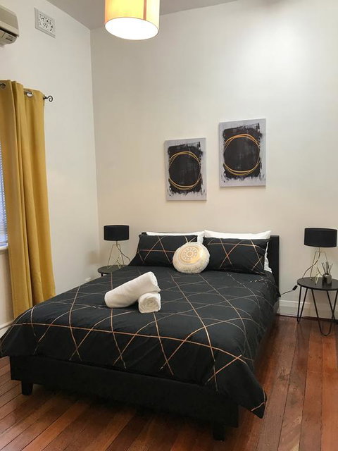 The Churchill - Dentist Find 0