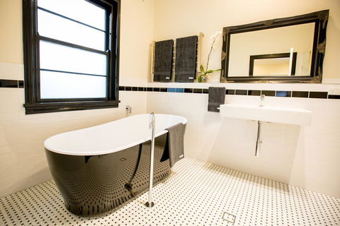 The Commercial Boutique Hotel - Dentist Find 1