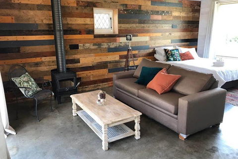 The Cottage - 58 Acre Farm Stay At Hanging Rock - Dentist Find 0
