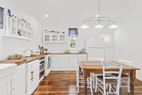 The Cottage On Lamington - Dentist Search 0