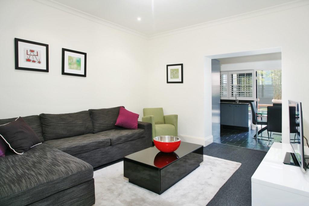 The Courtyard of St Neot - Art Deco 2BR Potts Point Apartment with Large Courtyard in Stunning Location