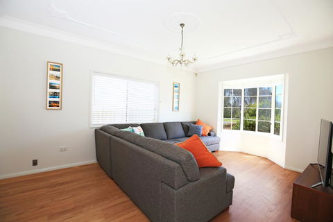 The Crescent - Pet Friendly - 1 Min To Beach - Dentist Search 2