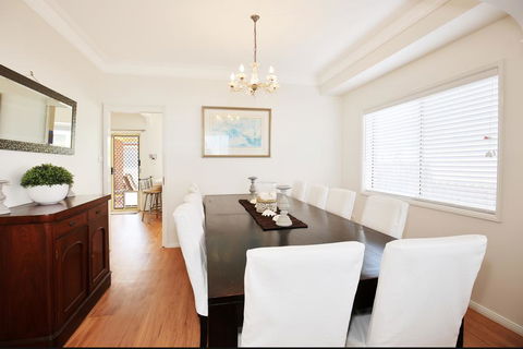 The Crescent - Pet Friendly - 1 Min To Beach - Dentist Search 3