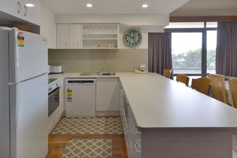 The Crest 6 33 Pacific Drive - Dentist Find 2