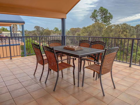 The Curly Seahorse - Dentist Search 1