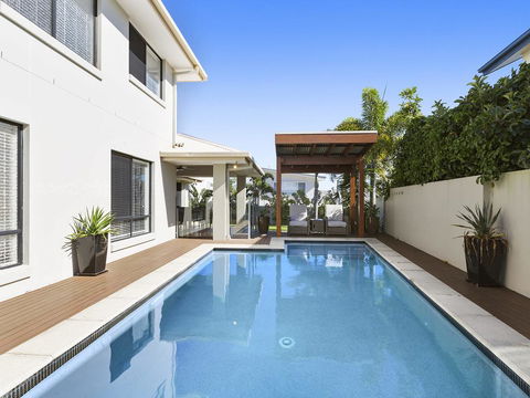 The Doggy Beach House At Salt - Dentist Find 3