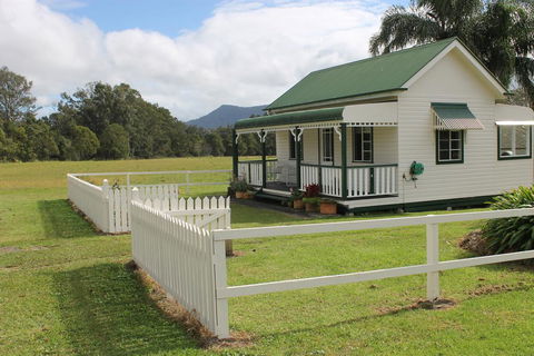 The Dollhouse Cottage - Dentist Find 2