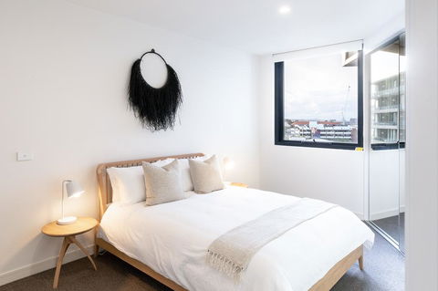 The Edge - Luxurious Waterfront Apartment - Dentist Find 3