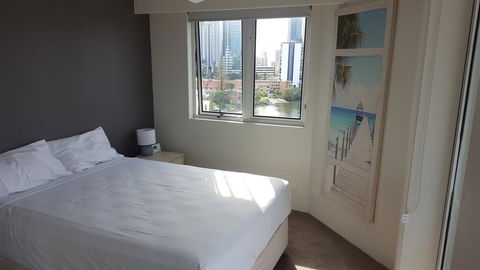 The Emerald Surfers Paradise - Dentist Search 3