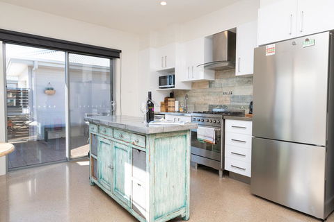 The Endsleigh -1 Bedroom Villa, Free Wifi, Near CBD - Dentist Find 3