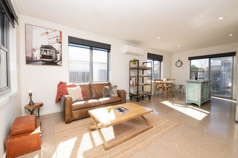 The Endsleigh -1 Bedroom Villa, Free Wifi, Near CBD - Dentist Find 2