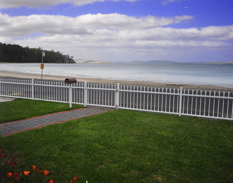 The Esplanade Kingston Beachfront - Dentist Find 0
