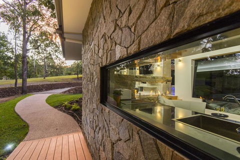 The Feathered Nest - Luxury Wildlife Retreat - Dentist Search 2
