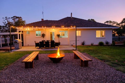 The Farmhouse. - Dentist Search 1