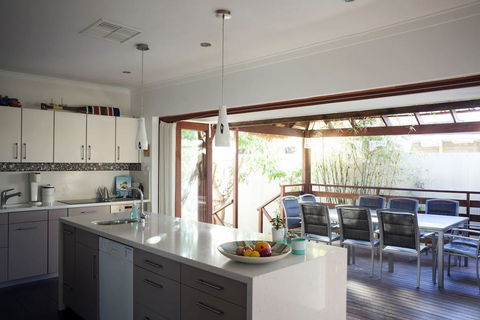 The Fremantle House - Dentists Australia 0