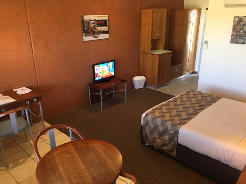 The Gidgee Inn - Dentists Australia 2