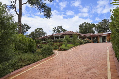 The Good Life B&B - Dentists Australia 0