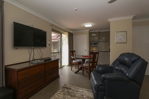 The Good Life B&B - Dentists Australia 1