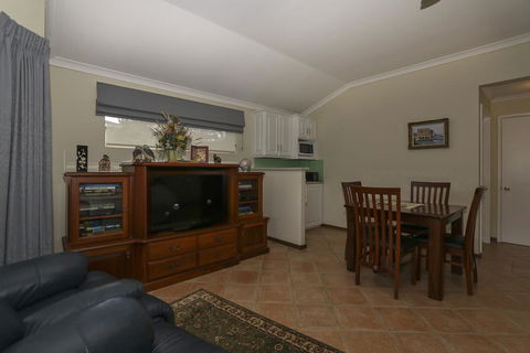 The Good Life B&B - Dentists Australia 3