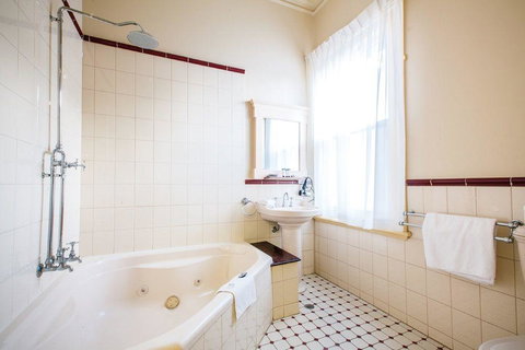 The Glenferrie Hotel Hawthorn - Dentist Find 1