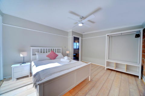 The Hillside Cottage - Dentist Find 2