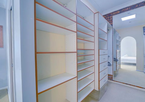 The Hillside House - Dentist Find 3