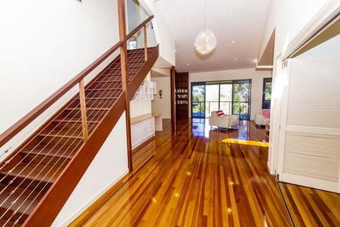 The Holiday House - Dentists Australia 0